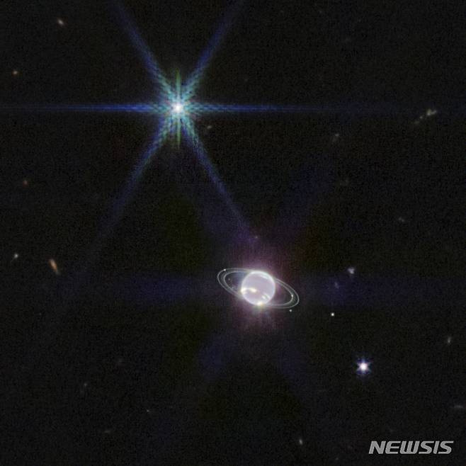 [미국=AP/뉴시스] 21일(현지시간) 미 항공우주국(NASA)가 제임스 웹 우주망원경이 촬영한 해왕성을 공개했다. 2022.09.29.