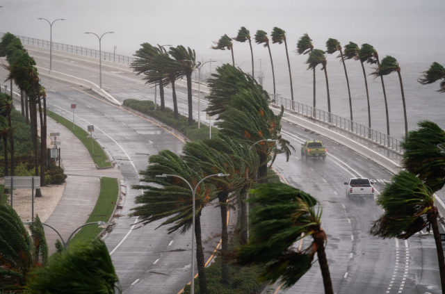 SARASOTA, FL - SEPTEMBER 28: Motorists travel across the John Ringling Causeway as Hurricane Ian churns to the south on September 28, 2022 in Sarasota, Florida. The storm made a U.S. landfall at Cayo Costa, Florida this afternoon as a Category 4 hurricane with wind speeds over 140 miles per hour in some areas. Sean Rayford/Getty Images/AFP