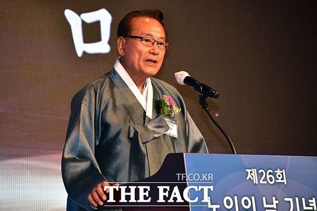 인사말 하는 김호일 대한노인회 회장.