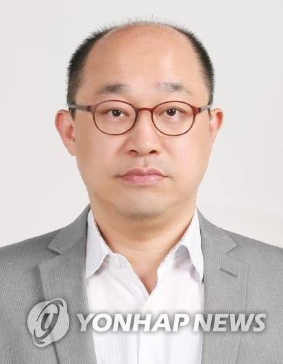 수도권대기환경청, 제15대 박륜민 청장 취임 (서울=연합뉴스) 수도권대기환경청이 제15대 청장에 박륜민(51세) 전 환경부 대기환경정책과장을 승진·부임했다고 30일 밝혔다. 사진은 신임 박륜민 제15대 청장. 2022.9.30 [수도권대기환경청 제공. 재판매 및 DB 금지] photo@yna.co.kr