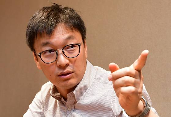 “아직 주가 바닥이 멀었다”는 강영현 유진투자증권 이사. 그는 “내년 리세션을 대비해 현금을 충분히 확보하고 주식 비중을 줄이라”고 했다. [사진 강영현]