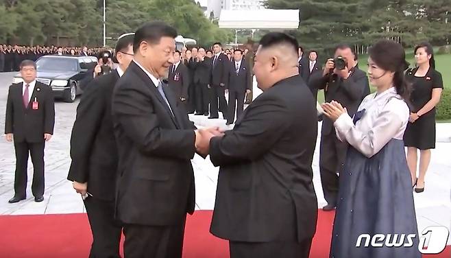 시진핑 중국 국가주석(왼쪽)과 김정은 북한 조선노동당 총비서. (CCTV 캡쳐) 2019.6.21/뉴스1