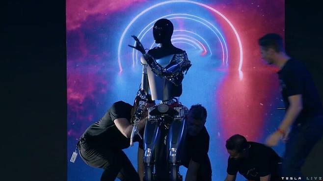 테슬라 자체 제작한 액추에이터를 장착한 옵티머스 최신 시제품. 테슬라 제공