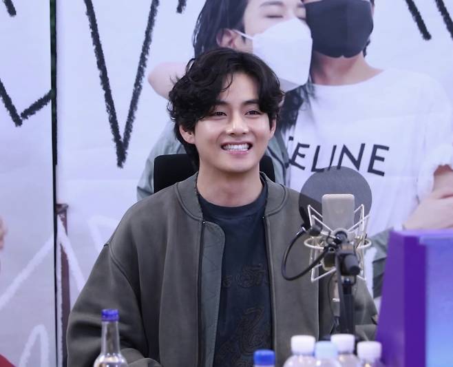 방탄소년단 뷔, 제작진도 감탄한 준비된 별밤지기..비하인드 영상 공개