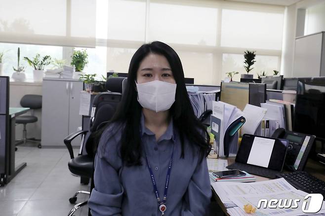 지난 1일 오후 광주시청 감염병관리과에서 고화평 주무관이 코로나19 업무를 보다 인터뷰에 응하고 있다.2022.10.1/뉴스1