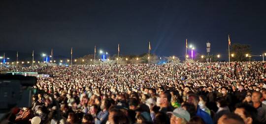 1일 충남 부여군에서 열린 제68회 백제문화제 행사장을 가득 채운 방문객들 장면 사진=조정호 기자