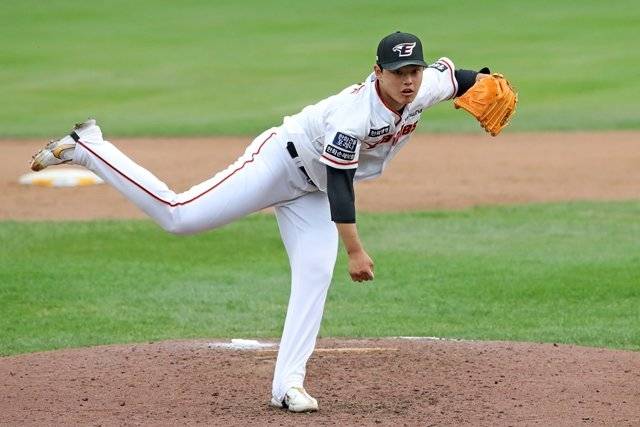 프로 데뷔 첫 승을 거둔 한화 문동주. 대전=뉴스1