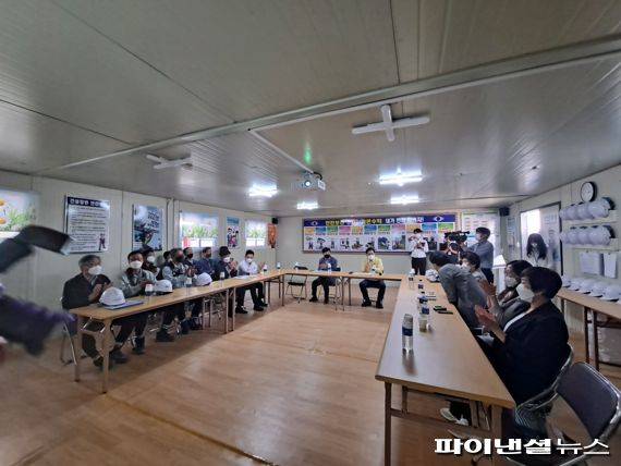 전진선 양평군수 9월29일 양평도서문화센터 공사현장 점검. 사진제공=양평군