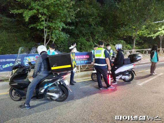 군포시 9월29일 이륜자동차 소음 및 불법 튜닝 합동단속. 사진제공=군포시