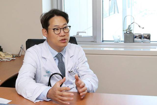 김민석 서울아산병원 심장내과 교수는 "심장 펌프 기능이 제대로 되지 않는 심부전에 걸리면 심장이식이 최선이지만 이식 전까지 '좌심실 보조 장치(LVAD)'가 혈액순환에 도움이 된다"고 했다. 서울아산병원 제공