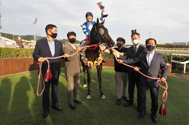 '제2회 아름다운질주 Stakes' 대상경주... ‘판타스틱킹덤’ 우승 *재판매 및 DB 금지