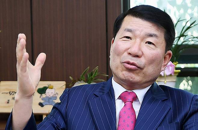 백경현 경기 구리시장 (구리=연합뉴스) 김도윤 기자 = 백경현 경기 구리시장이 취임 100일을 맞아 소회를 밝히고 있다. 2022.10.3