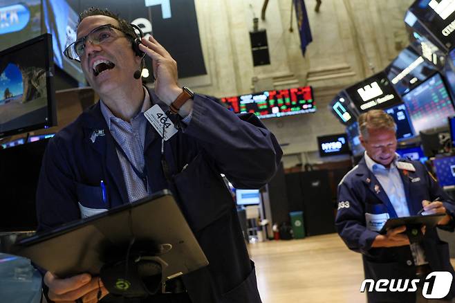 NYSE의 트레이더들. ⓒ 로이터=뉴스1