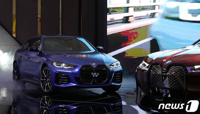 BMW의 순수 전기차 i4 M50. 2021.11.25/뉴스1 ⓒ News1 구윤성 기자