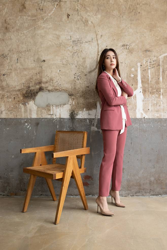 샤트렌이 배우 이민정과 함께 한 가을겨울 시즌 화보를 공개했다.(패션그룹형지제공)