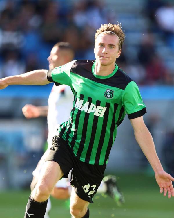 승리를 거둔 US 사수올로 칼초