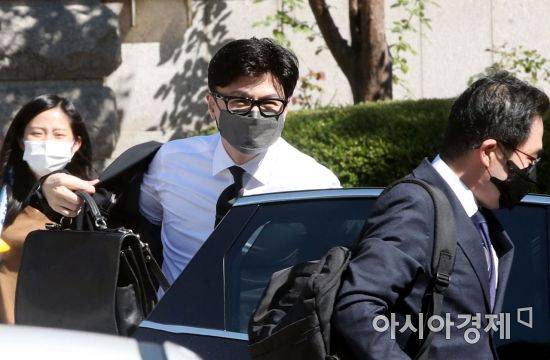 한동훈 법무부 장관이 27일 오후 서울 종로구 헌법재판소에서 열린 '검수완박'(검찰 수사권 완전박탈) 법안의 위헌 여부를 따지는 공개변론에 출석하고 있다./김현민 기자 kimhyun81@