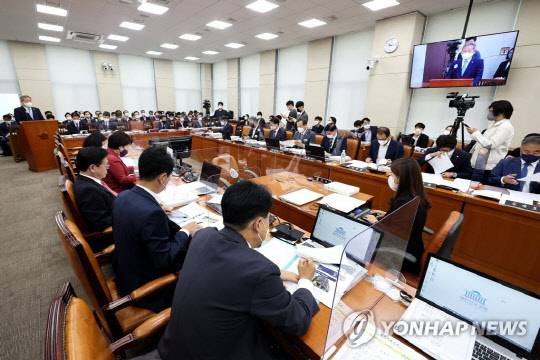 4일 국회 행정안전위원회에서 행정안전부에 대한 국정감사가 진행되고 있다.<사진:연합뉴스>