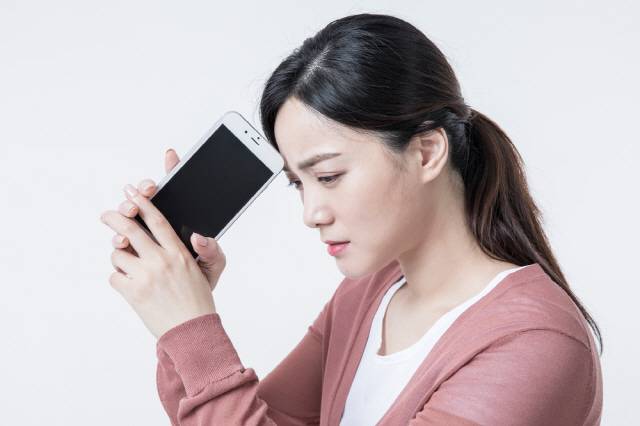 SNS 사용이 우울증 위험을 높인다는 연구 결과가 나왔다./사진=클립아트코리아