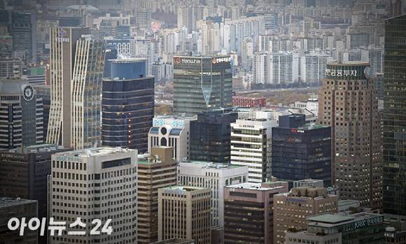 한국거래소에 따르면 지난 한 달 동안 KRX 증권지수는 12.52% 감소했다. 사진은 서울 여의도 증권가. [사진=아이뉴스24 DB]