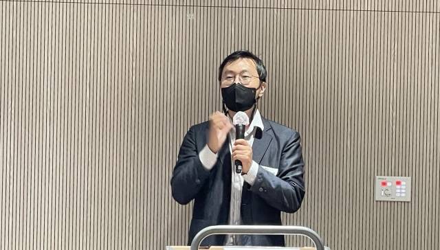 공익법센터 어필의 이일 변호사가 1일 서울 용산구 서울시공익활동공간에서 재한아프가니스탄커뮤니티 주최로 열린 ‘아프간&코리안 커뮤니티 컨설테이션’에서 ‘특별기여자의 난민에 준하는 처우 관련 이슈’를 주제로 발표하고 있다.