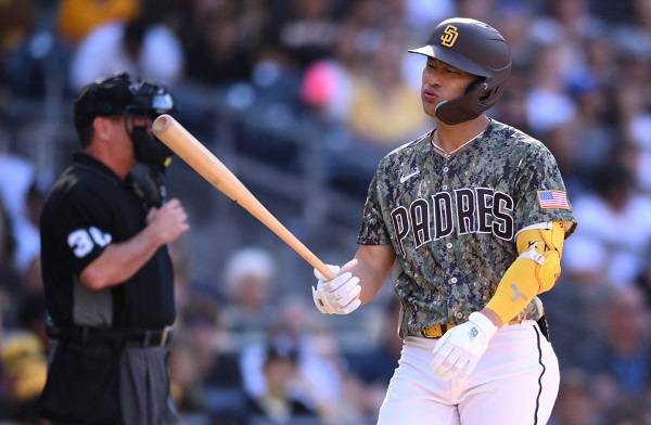 김하성(샌디에이고 파드리스)이 멀티출루에 성공해 팀 승리에 기여했다. 사진은 지난 3일(한국시각) 시카고 화이트삭스전에 출전한 김하성(오른쪽). /사진=로이터