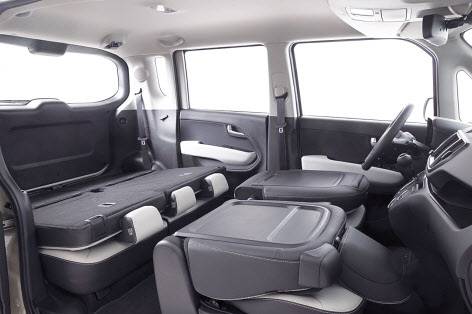 모든 좌석을 평평하게 접을 수 있는 ‘더 뉴 기아 레이’. [기아 제공]