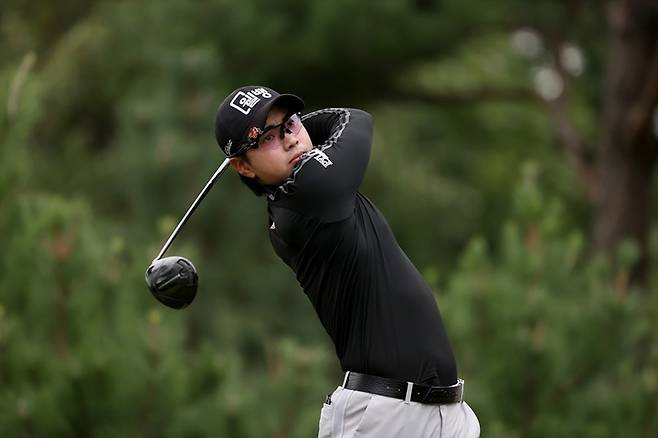 [서울=뉴시스]2개 대회 연속 우승 도전하는 이형준. 2022.10.04. (사진=한국프로골프협회 제공)  *재판매 및 DB 금지