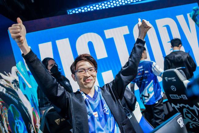 라이엇 게임즈 플리커.