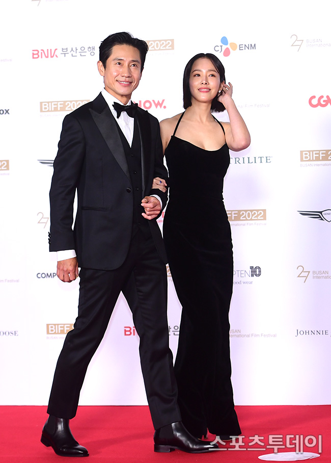 The 27th Busan International Film Festival (hereinafter referred to as BIFF) Red Carpet event was held at the Busan Cinema Center in Haeundae District, Busan Metropolitan City on the evening of the 5th.Actor Shin Ha-kyun and Han Ji-min are stepping on the Red Carpet.Ryu Joon-yeol and Jeon Yeo-bin were selected as the opening ceremony hosts of the 27th Busan International Film Festival, which will be held for three years.Actor brewing, Han Ji-min, Jin Sun-gyu, Shin Ha-kyun, and director Hirokazu Koreda attended the ceremony.This years opening film is the second feature film Ayazus Wine, directed by Hardy Mohagh, who received the New Currents Award and the International Film Critics Federation Award at the 2015 Busan International Film Festival. The closing film was One Man by Ishikawa Kay, who was invited to the 2022 Venice International Film Festival.The 27th Busan International Film Festival will showcase 243 films from 71 countries around the world on 30 screens at seven theaters including Busan Cinema Center and CGV Centum City in Busan City from May 5 to 14.2022.10.05.