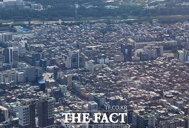 깡통전세 매물은 전세 계약이 임박했는데도 세입자의 전세금을 돌려줄 수 없거나 갭투자에 따른 이자부담을 견디지 못한 경우 등 다양한 사정으로 나타나고 있다. 서울 송파구 주택가 모습. /최지혜 기자