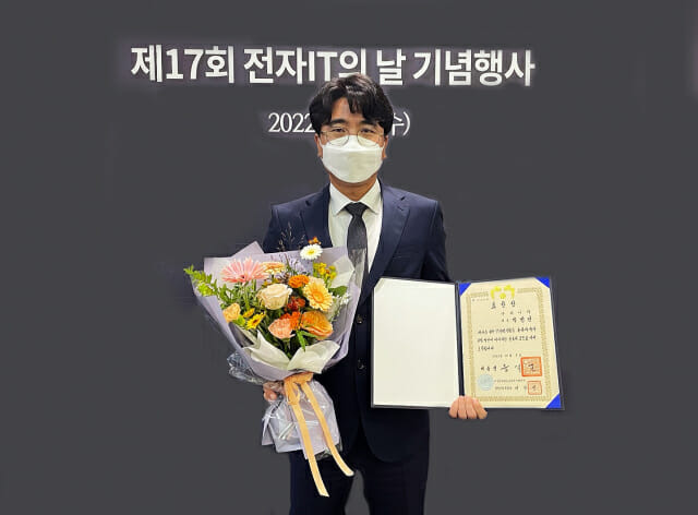 박병건 위니아 제품개발 담당이 제 17회 전자 IT의 날 기념행사에서 대통령 표창을 받았다. (사진=위니아)