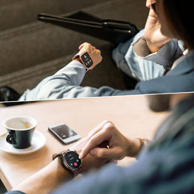 어메이즈핏의 신제품 스마트워치 GTS 4,  GTR 4  모두 전화 통화 기능을 지원한다. (사진=어메이즈핏)