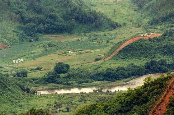 휴전선 전경. 중앙포토