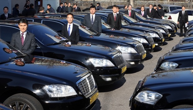 서울에서 운행 중인 고급택시 차량들이 늘어서 있다.  연합뉴스
