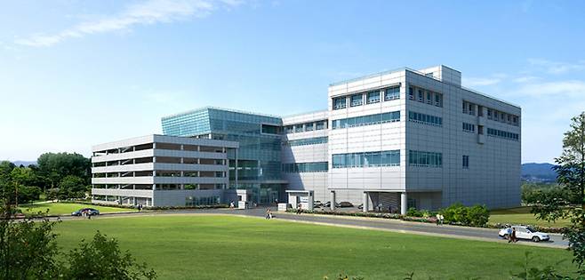 지난 10월5일 APS홀딩스의 종가는 9770원이었다. 사진은 경기도 화성시에 위치한 APS홀딩스 건물 전경. /사진=APS홀딩스 홈페이지