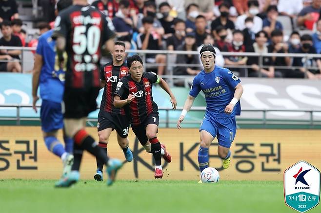 서울-수원 슈퍼매치 장면 [한국프로축구연맹 제공. 재판매 및 DB 금지]