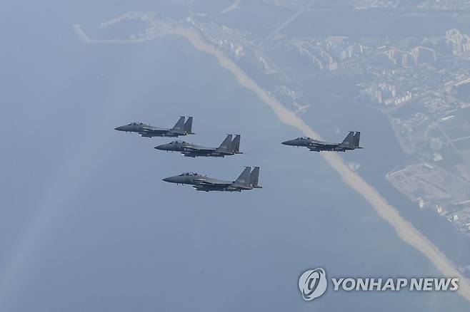 北 편대비행에 우리 군 30여대 출격 대응 [연합뉴스 자료사진]