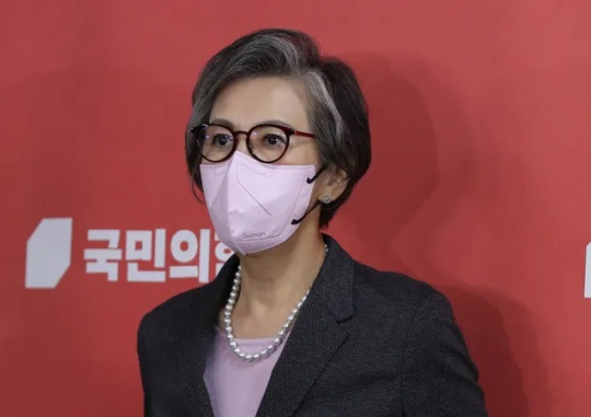 Lee Yang-hee, chairperson of the People Power Party ethics committee, answers questions from the press when attending a meeting of the central ethics committee at the National Assembly on October 6. Yonhap News