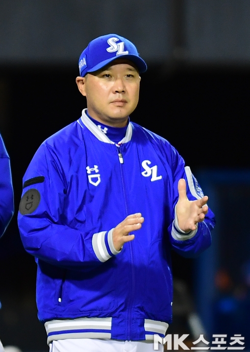 박진만 삼성 감독대행이 자신의 공을 자신있게 던진 김윤수를 칭찬했다. 사진(서울 잠실)=김재현 기자