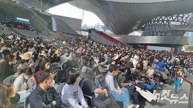 제27회 부산국제영화제가 열린 부산 해운대구 영화의 전당이 관객들로 꽉 찬 모습이다. 김혜민 기자