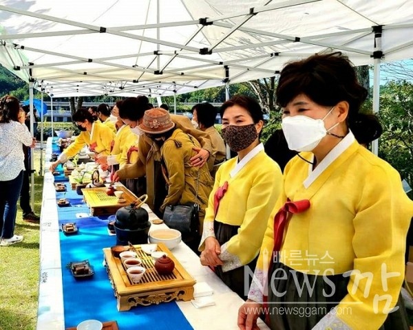 사진은 지난해 열린 순천만국가정원 차문화산업전 모습.