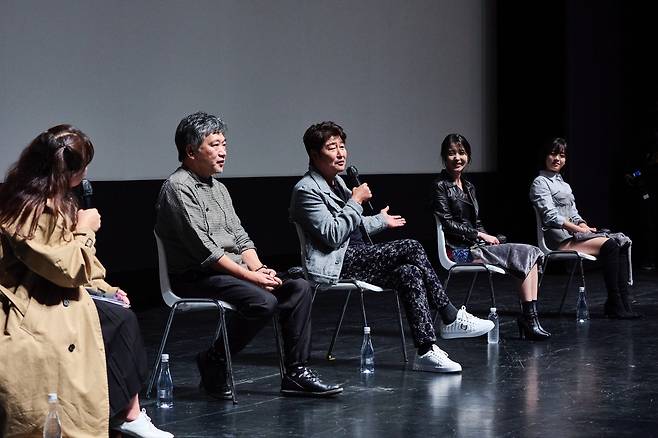 아이유(이지은)가 지난 7일 열린 영화 '브로커' GV에 참석했다./부산국제영화제 제공