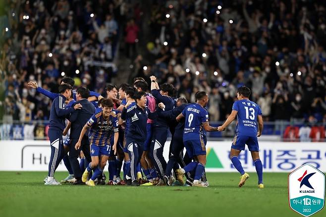 전북 현대를 상대로 역전승을 거둔 울산 현대. (한국프로축구연맹 제공)