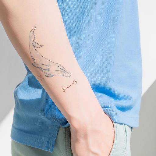 금기시됐던 타투(문신)가 최근 젊은 사람들을 중심으로 하나의 패션으로 자리 잡고 있다. 이러한 변화에는 몸에 직접 새기는 타투가 아니라 스티커처럼 붙이는 타투 스티커나 피부에 인쇄하는 타투 프린터 등 기존과 다른 형태의 타투가 큰 영향을 주고 있다. 인스턴트 타투·스케치온 제공