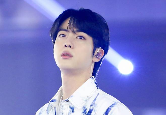 방탄소년단 진, 이 분위기 어쩔♥..매일이 '美의 남신'