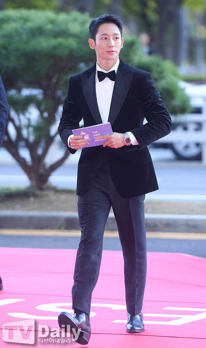 The 4th Asia Content Awards (ACA) red carpet event was held at the outdoor theater of the Busan Haeundae Film Center on the afternoon of October 8.Actor Jung Hae In attended the ceremony.Meanwhile, ACA, which was newly established in 2019 and celebrates its fourth anniversary this year, is an awards ceremony for excellent TV, OTT and online contents throughout Asia including Korea.