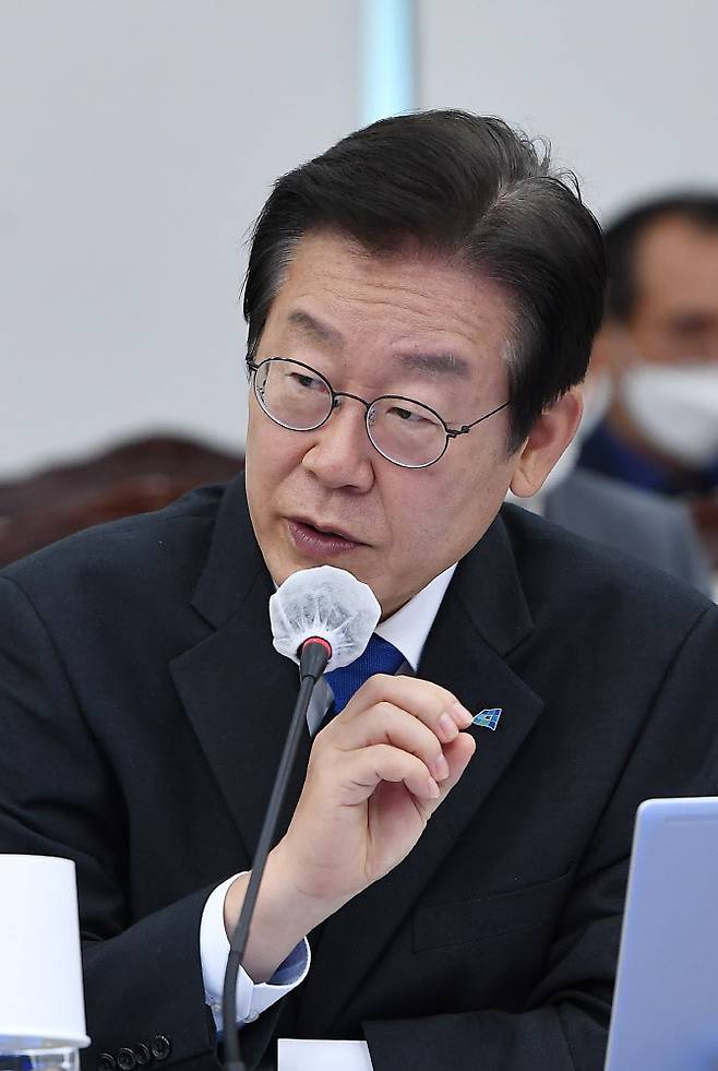 이재명 더불어민주당 대표가 6일 서울 용산구 합동참모본부에서 열린 국정감사에서 질의하고 있다.(사진=연합뉴스)