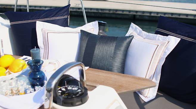 사진 : 크라운구스(CROWN GOOSE),&nbsp;크라운구스가 완성한 메가 요트 위 럭셔리 파티 현장