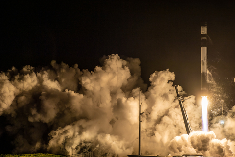 미국 우주개발기업 ‘로켓랩’이 8일(현지시간) 오전 6시 9분 뉴질랜드 마히아 반도에 위치한 로켓랩 자체발사장 ‘론치컴플렉스1’에서 발사된 일렉트론. 로켓랩 제공